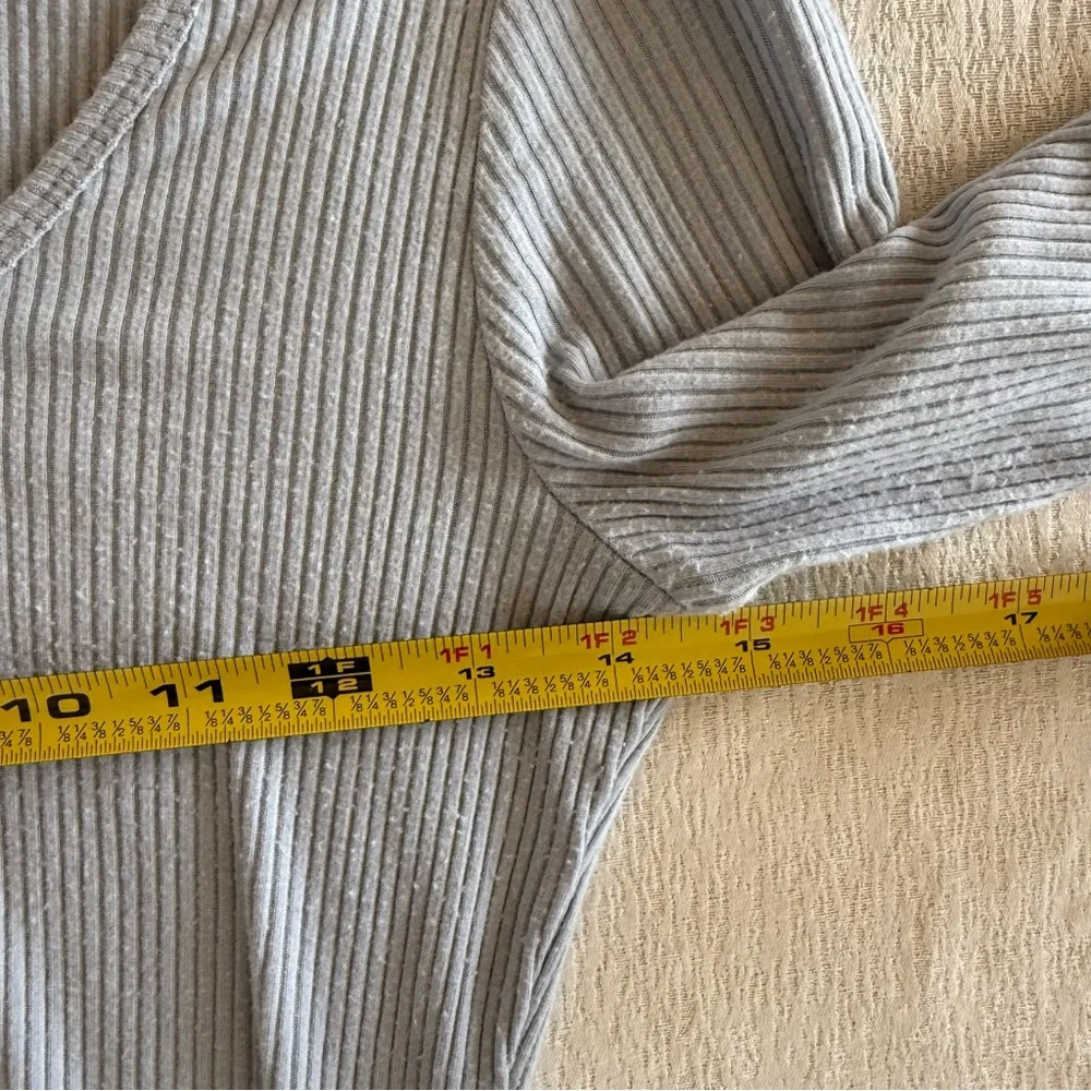 Long sleeve‎ Hollister California Ribbed Bodysuit Womens Size S Light Gray